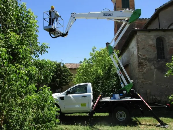Comet Piattaforma 14 /16 metri su Pick Up