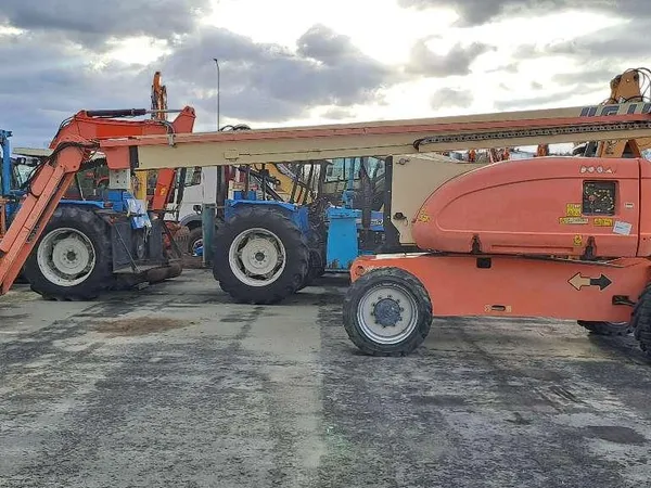 JLG 800AJ