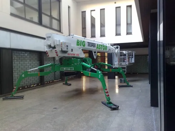 Teupen Ragno cingolato 36 metri